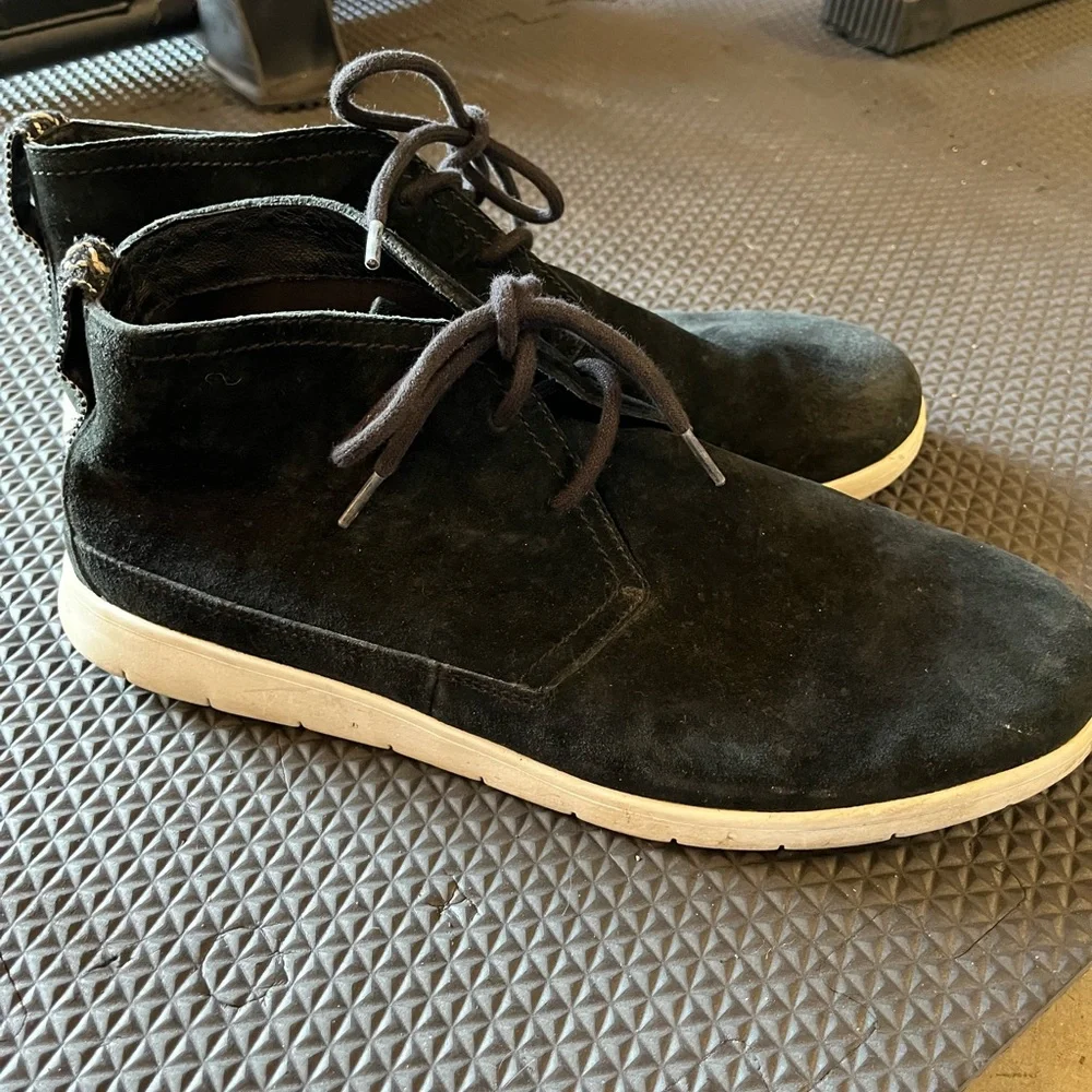 UGG Men's Dark Suede waterproof Chukka Boots
